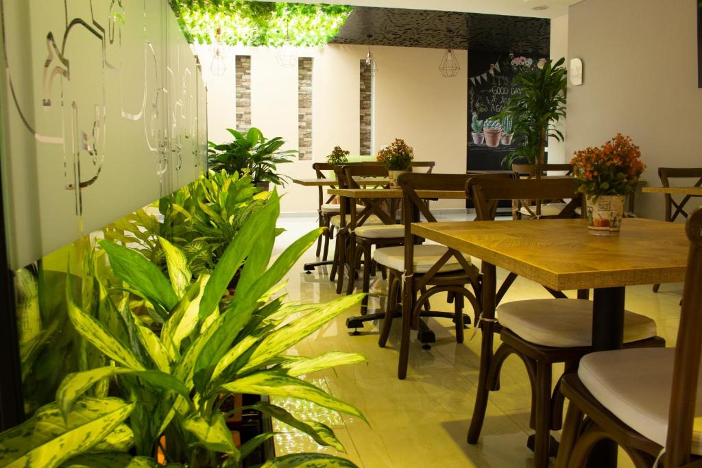 Restaurace v ubytování EcoHub Hotel Medellin