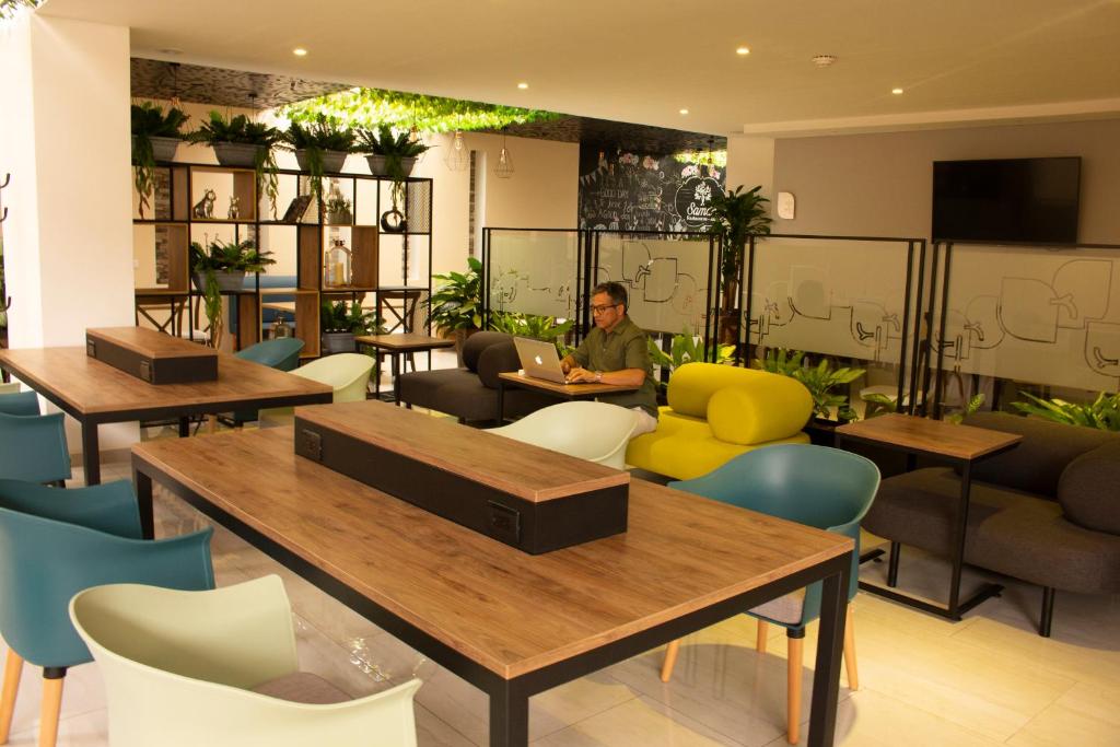 Posezení v ubytování EcoHub Hotel Medellin