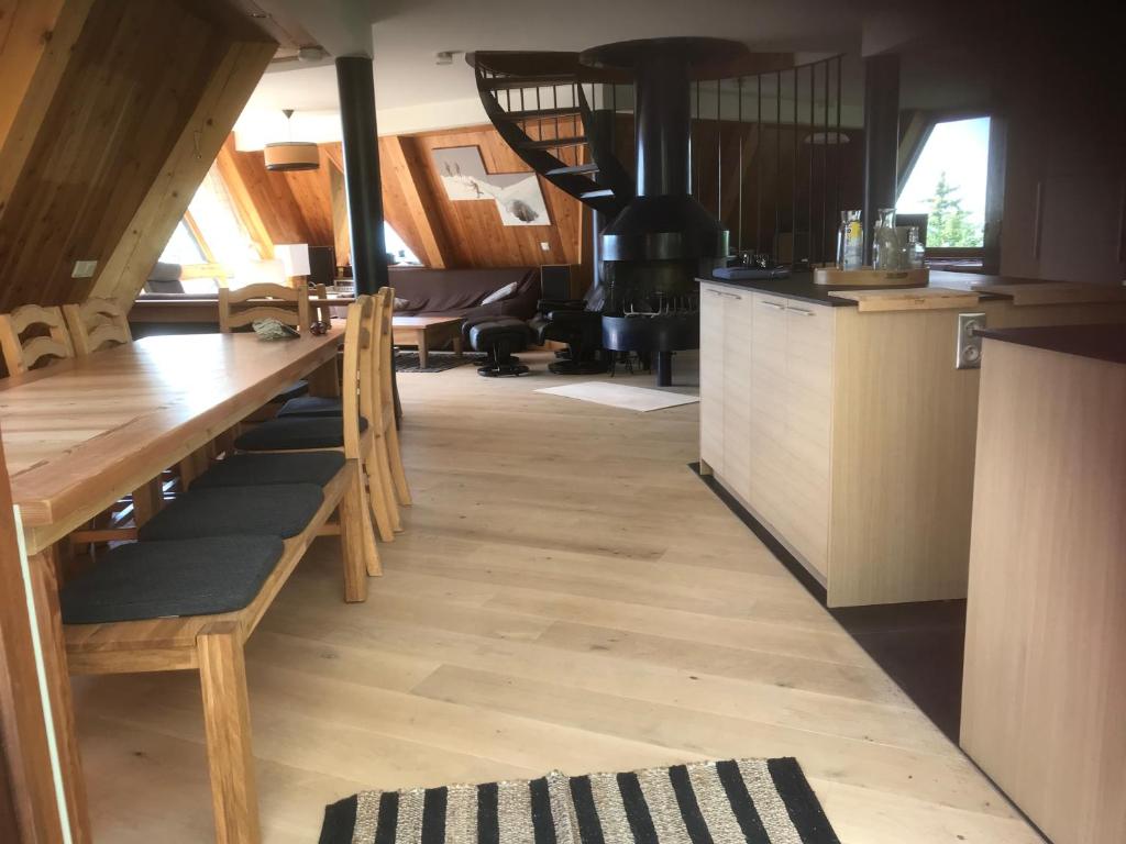 Kuchyň nebo kuchyňský kout v ubytování le chalet pointu de capucine