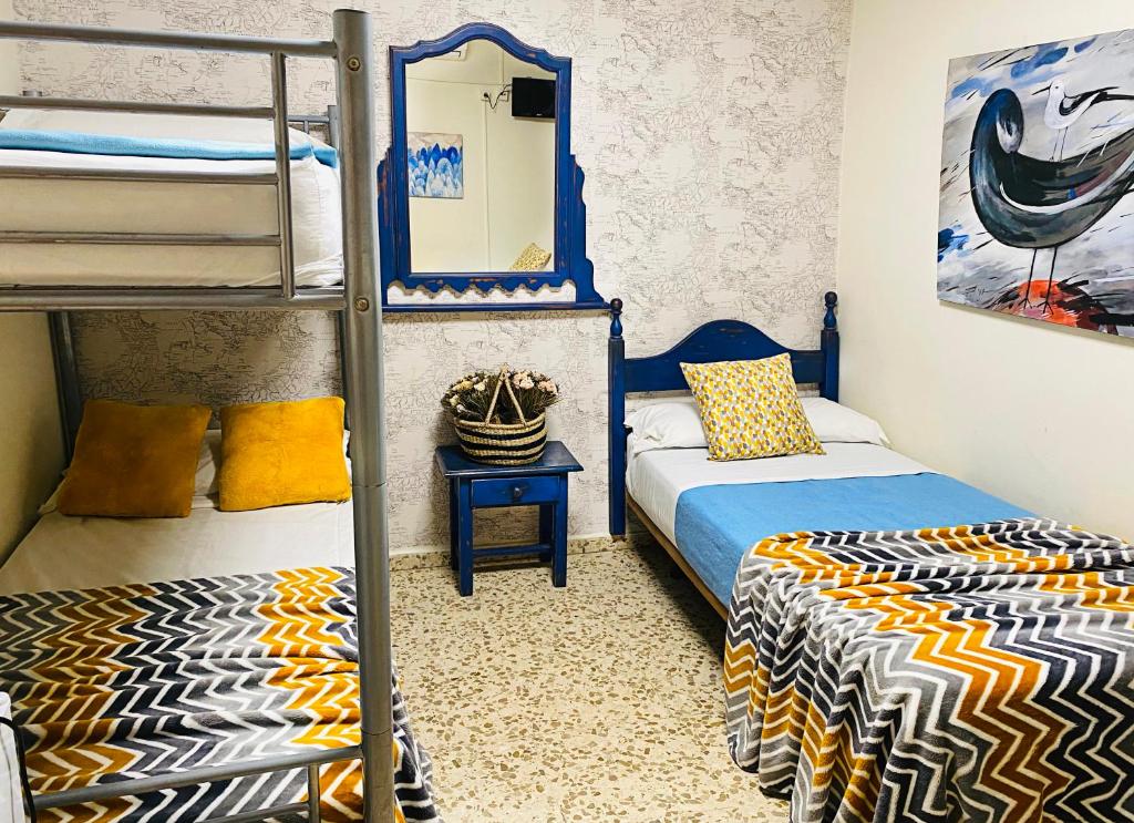 Postel nebo postele na pokoji v ubytování Hostal Azahara