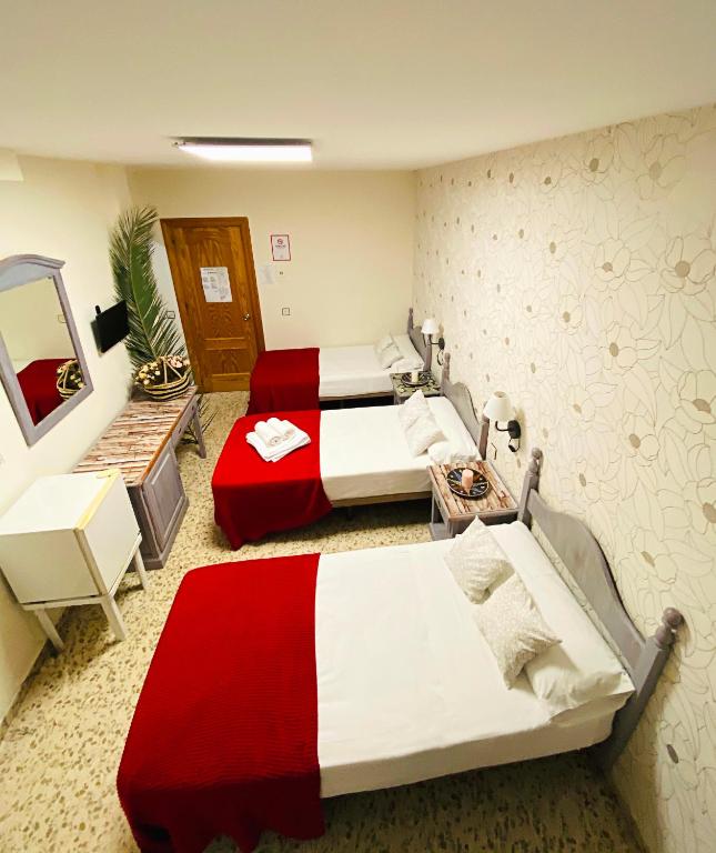 Postel nebo postele na pokoji v ubytování Hostal Azahara