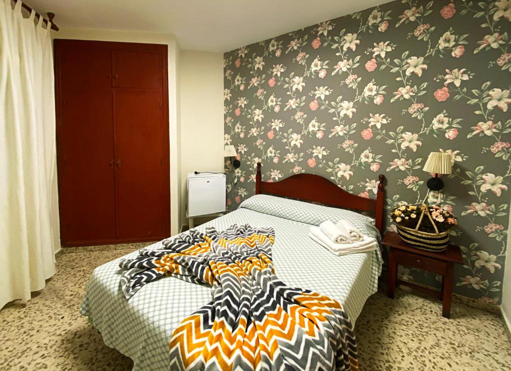 Postel nebo postele na pokoji v ubytování Hostal Azahara