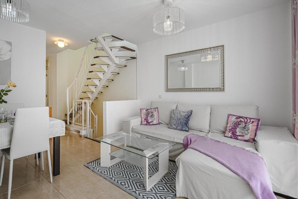 Posteľ alebo postele v izbe v ubytovaní Penthouse Apartment With Ocean View