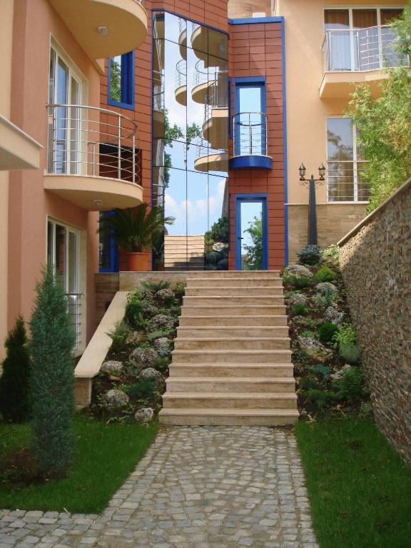 Twins Palace ApartHotel