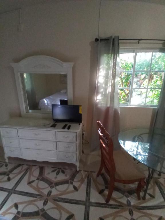 TV a/nebo společenská místnost v ubytování Grace Garden Guesthouse by Eminence Ent