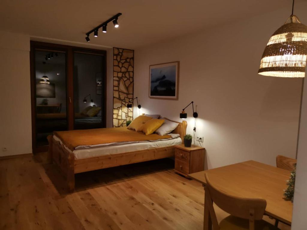 Posteľ alebo postele v izbe v ubytovaní Kościelisko Apartament Przy Dolince
