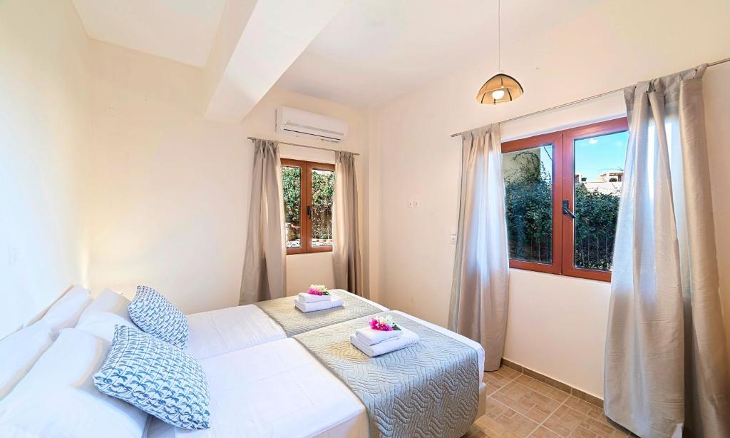 Łóżko lub łóżka w pokoju w obiekcie Grand View Villa Private Heated Pool