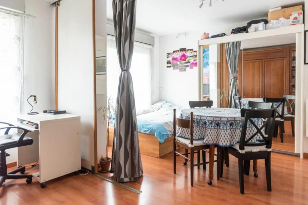 Charming studio near BUTTES-CHAUMONT, Paris, France