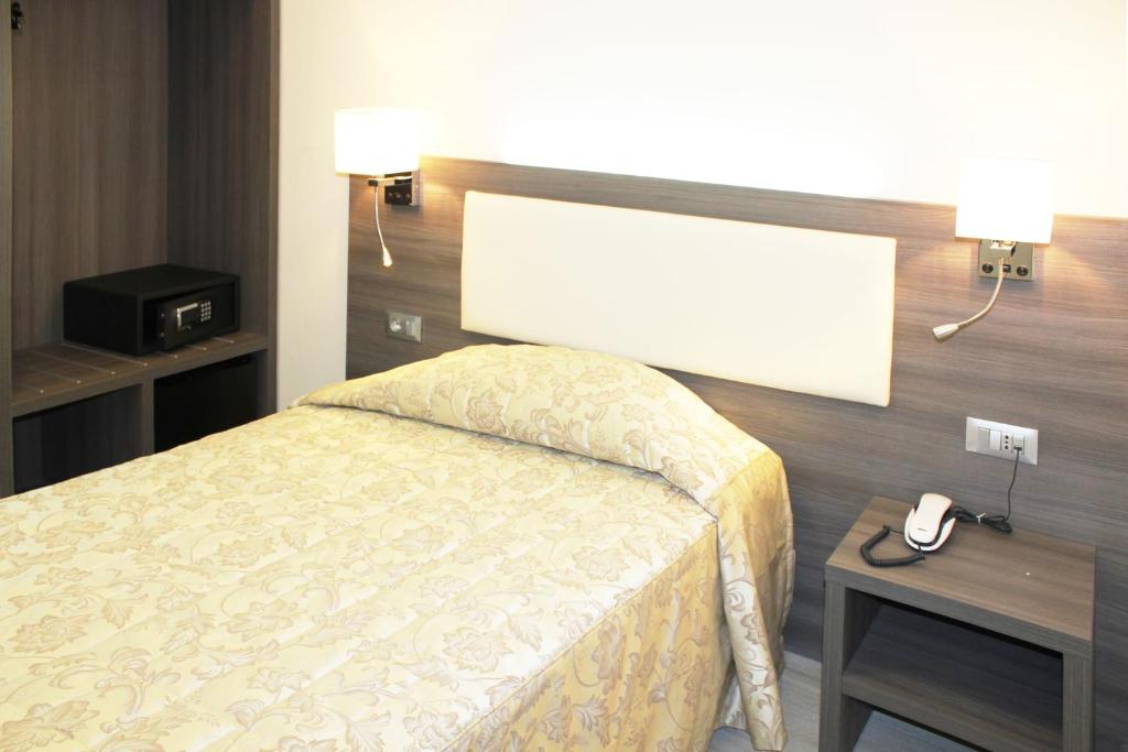 Postel nebo postele na pokoji v ubytování CSI Group - Hotel Metropoli