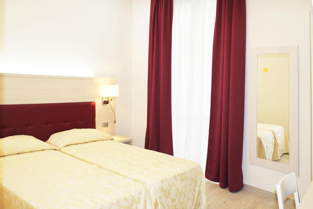 Postel nebo postele na pokoji v ubytování CSI Group - Hotel Metropoli