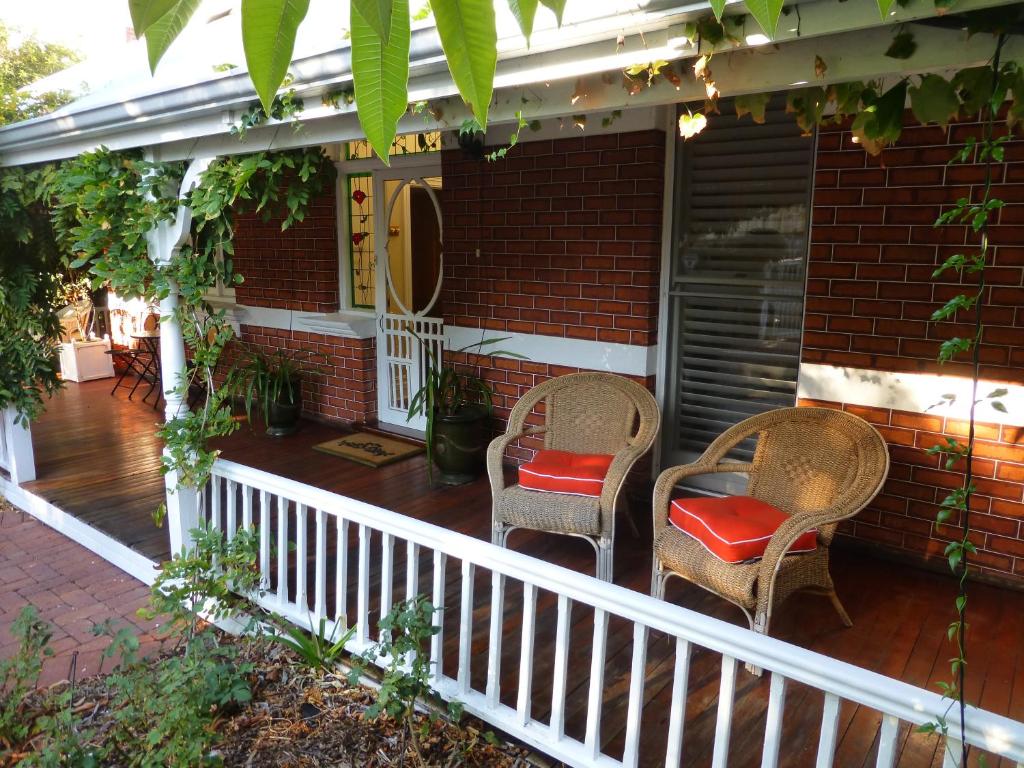 Ein Garten an der Unterkunft Lakeside Bed & Breakfast