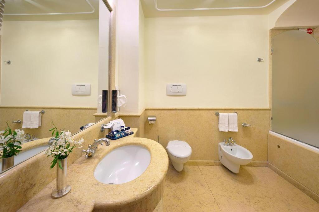 Koupelna v ubytování Grand Hotel La Pace - All Inclusive