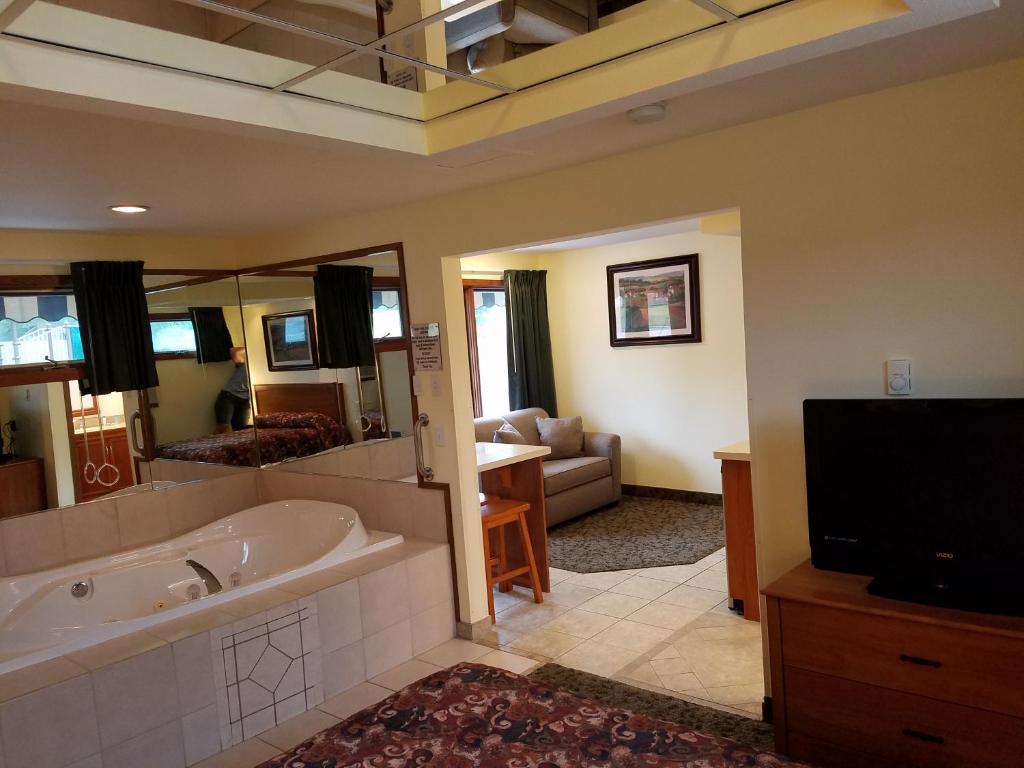 TV o dispositivi per l'intrattenimento presso Black Hawk Motel & Suites