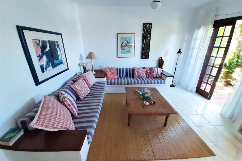  Casa em condomio fechado proxima a Orla Bardot