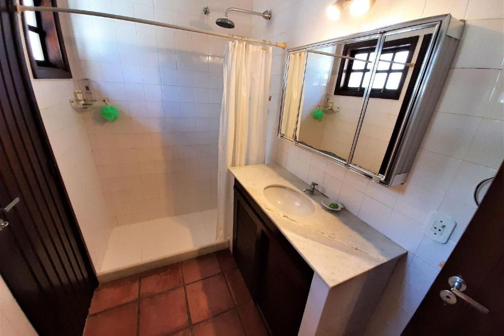 Casa em condomio fechado proxima a Orla Bardot