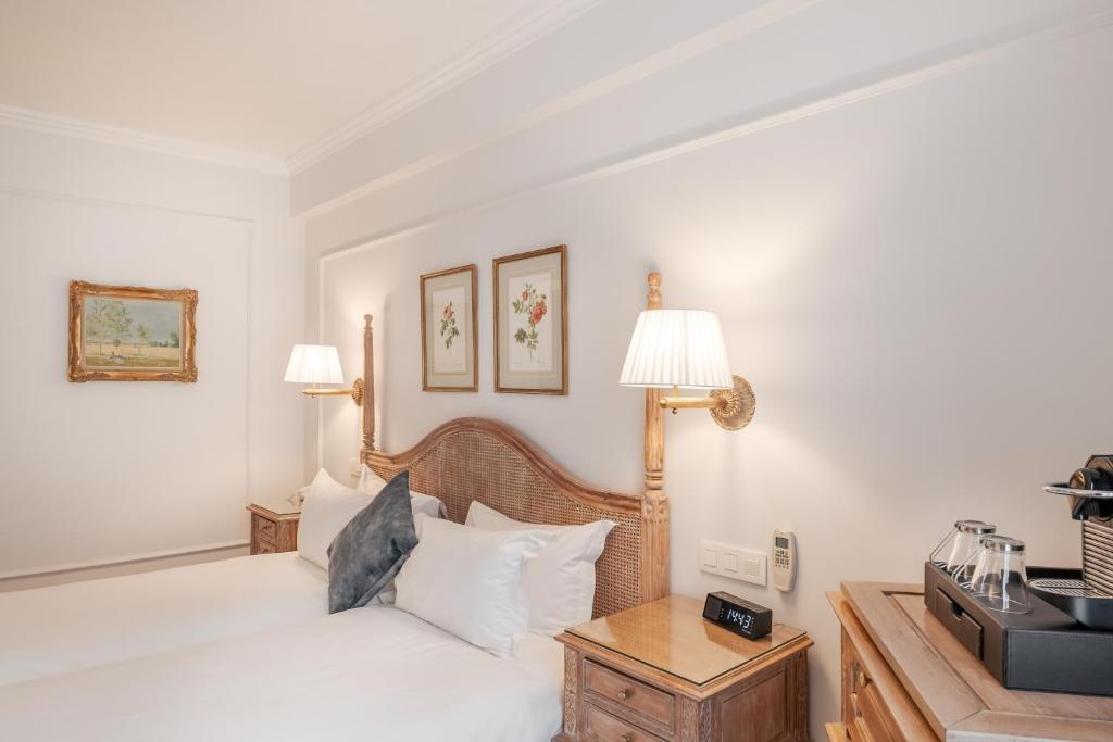 Postel nebo postele na pokoji v ubytování Hotel Manos Stephanie