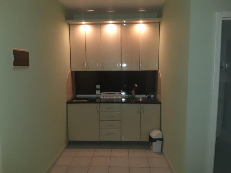 Kuchyň nebo kuchyňský kout v ubytování Apartmani Nikola