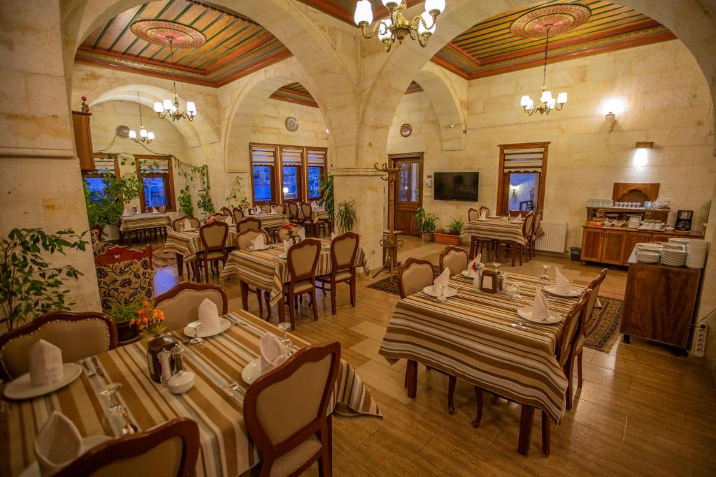 Restaurace v ubytování Stone House Cave Hotel