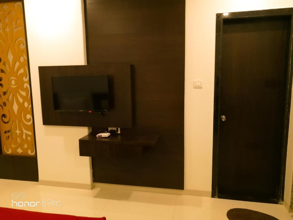 TV a/nebo společenská místnost v ubytování Hotel Neem Tree
