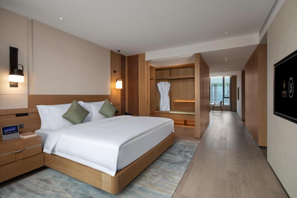 Grand WUJI Hotel, in The Unbound Collection by Hyattにあるベッド