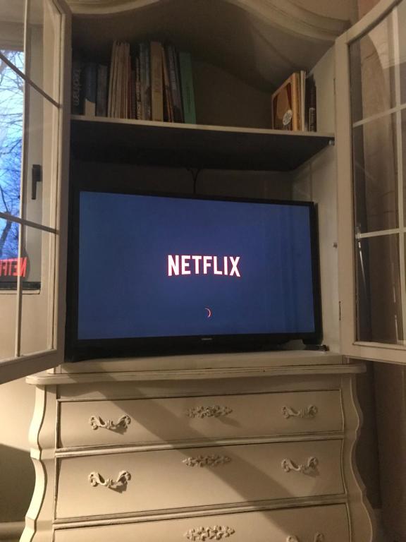 TV a/nebo společenská místnost v ubytování Le petit béguinage