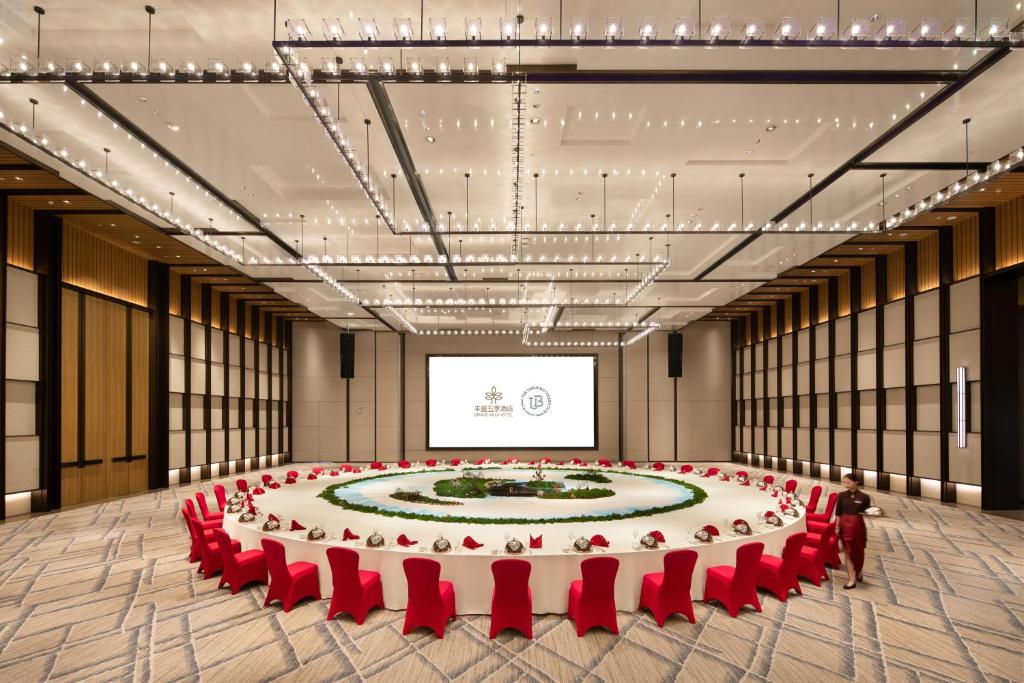 Grand WUJI Hotel, in The Unbound Collection by Hyattにあるビジネスエリアまたは会議室