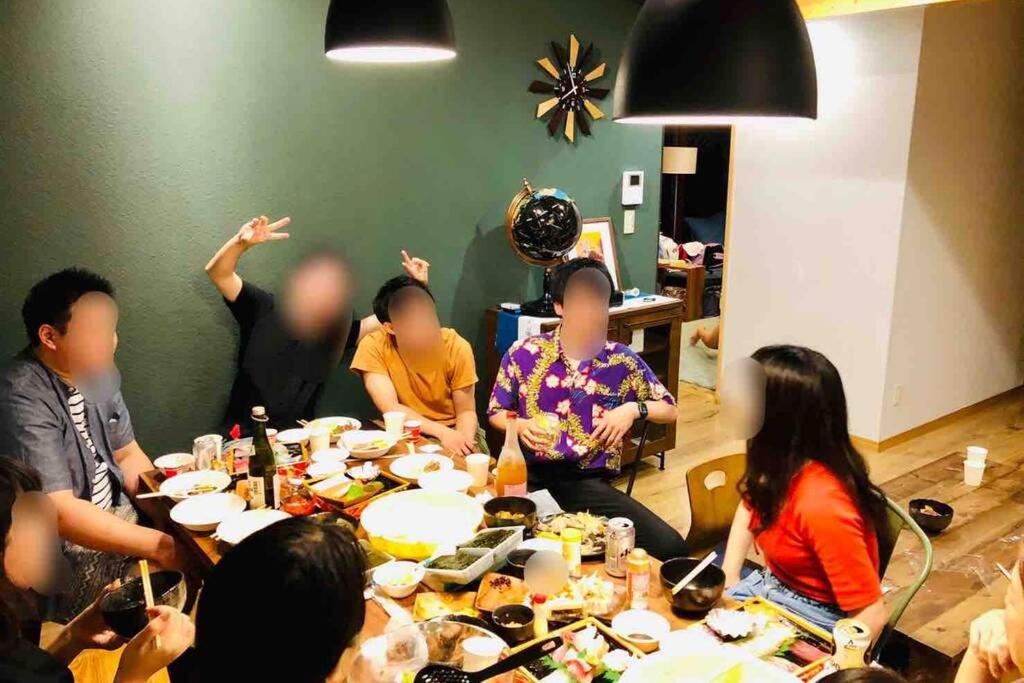 Hosté ubytování 48坪！道後温泉付近駐車場有り清潔さと設備の充実さが高評価 大切な家族仲間と広々とくつろげます