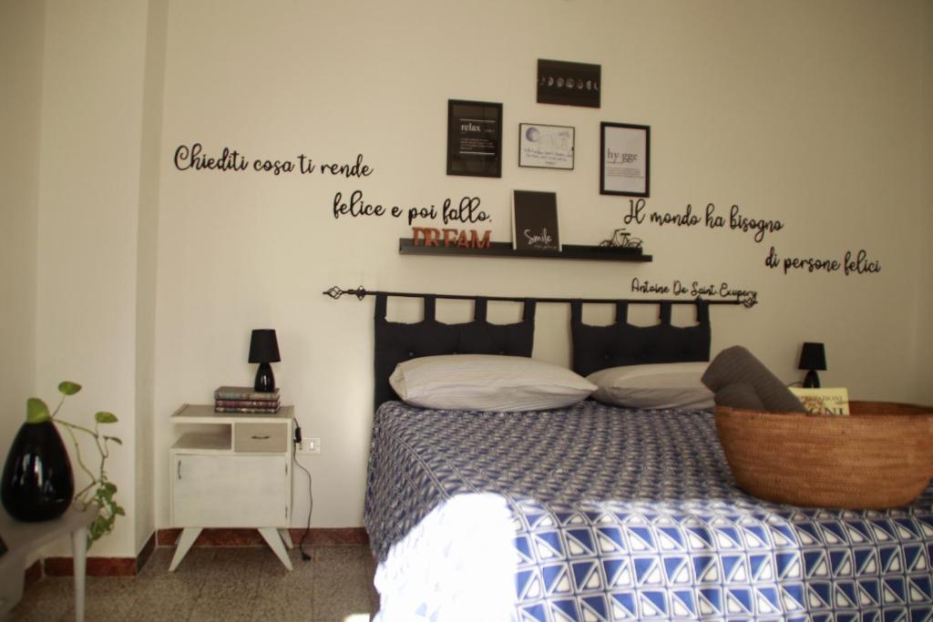 A bed or beds in a room at Santu Bustianu