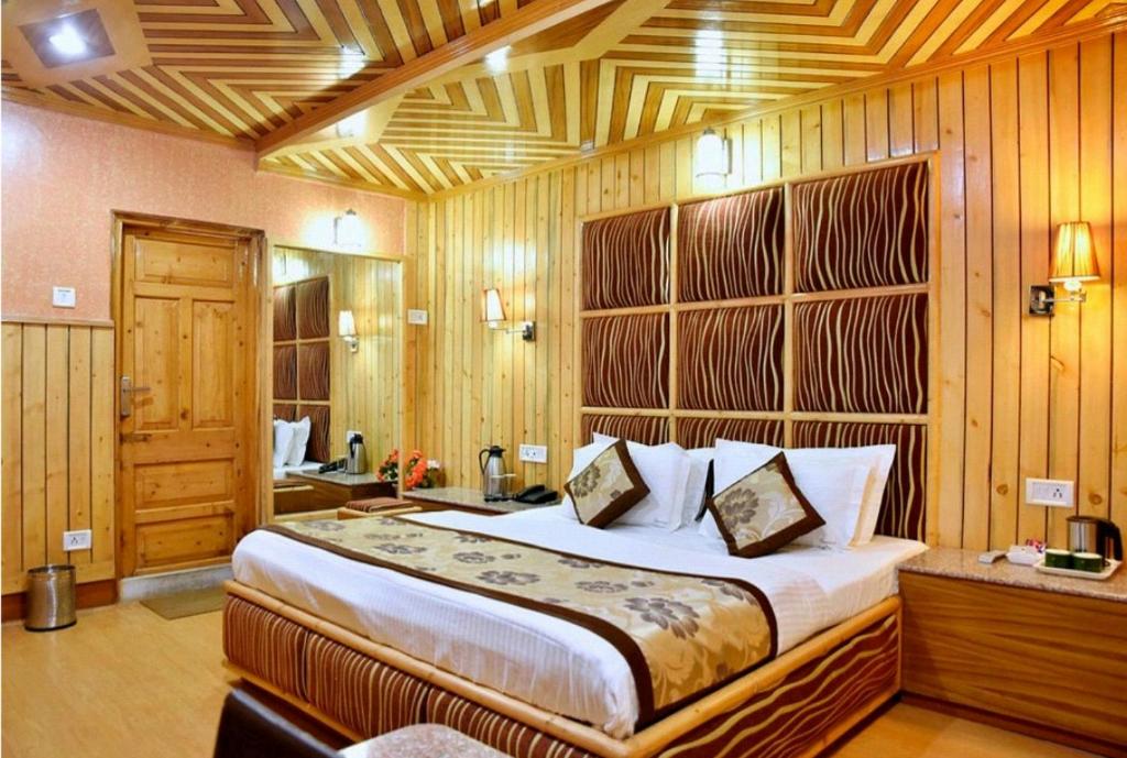Postel nebo postele na pokoji v ubytování Hotel Chaman Palace