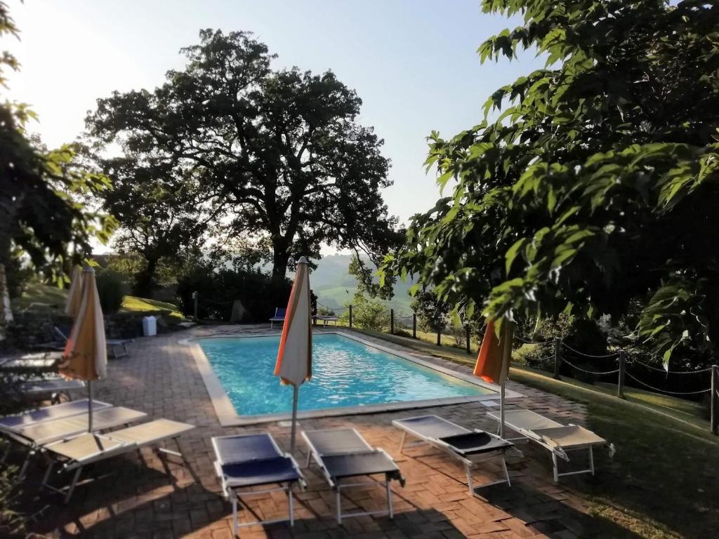 The swimming pool at or close to Agriturismo Alla Vecchia Quercia