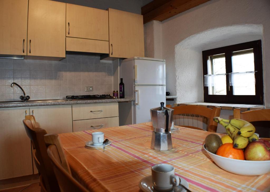 A kitchen or kitchenette at Agriturismo Alla Vecchia Quercia
