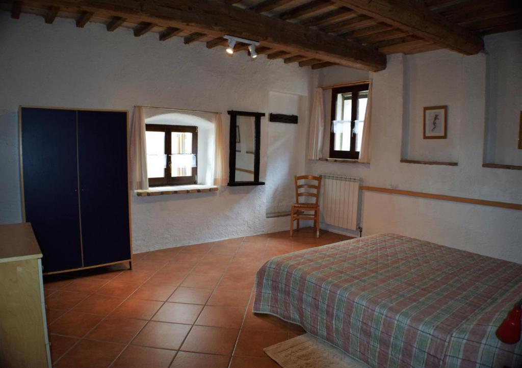 A bed or beds in a room at Agriturismo Alla Vecchia Quercia