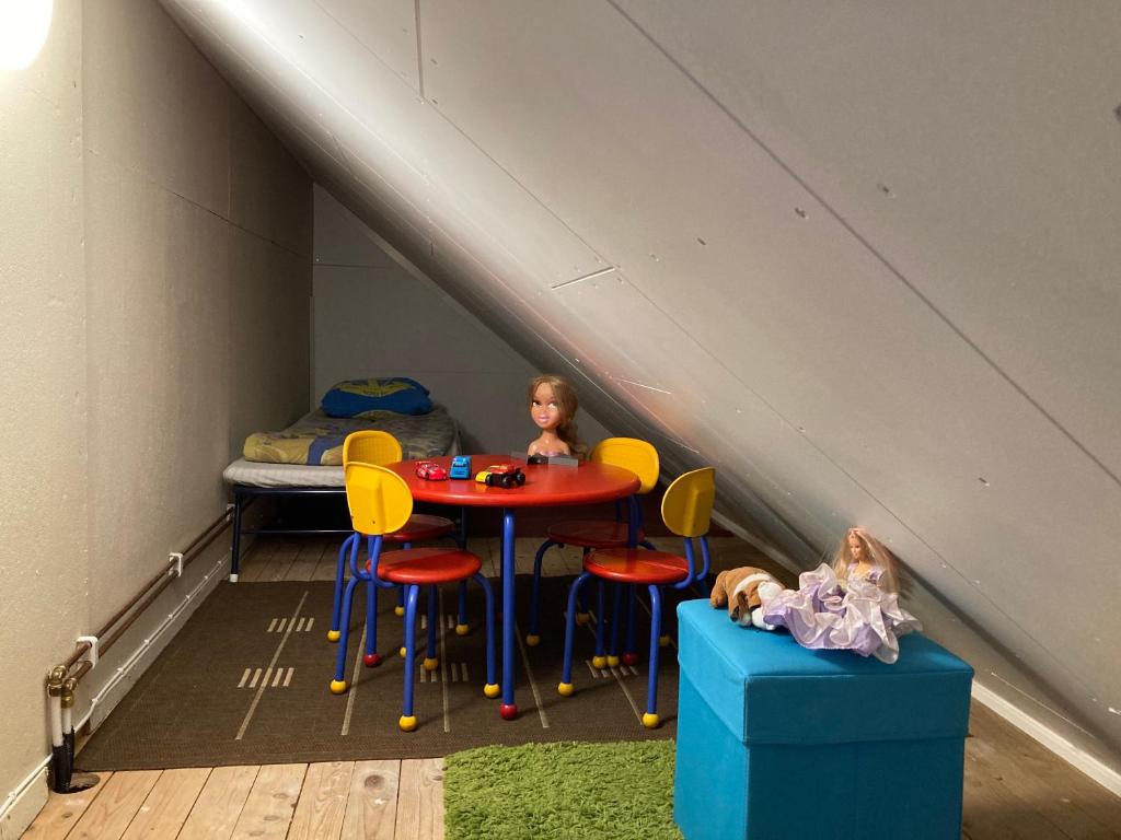 Děti v ubytování Snickaren Vandrarhem i Grästorp - Egen Lägenhet - Own apartments