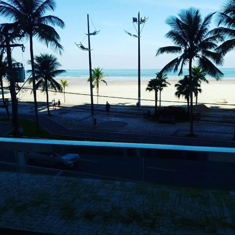  LINDO APTO PÉ NA AREIA