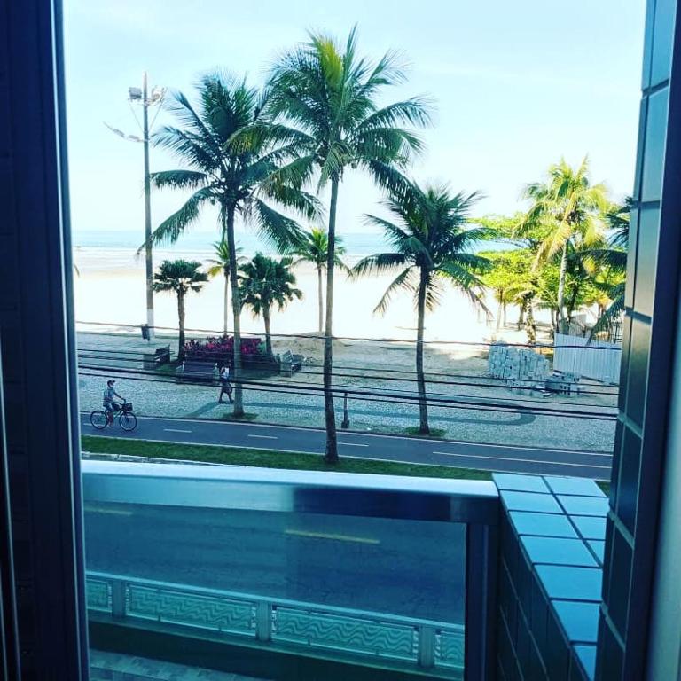  LINDO APTO PÉ NA AREIA