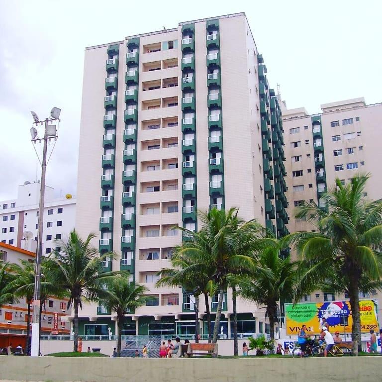  LINDO APTO PÉ NA AREIA