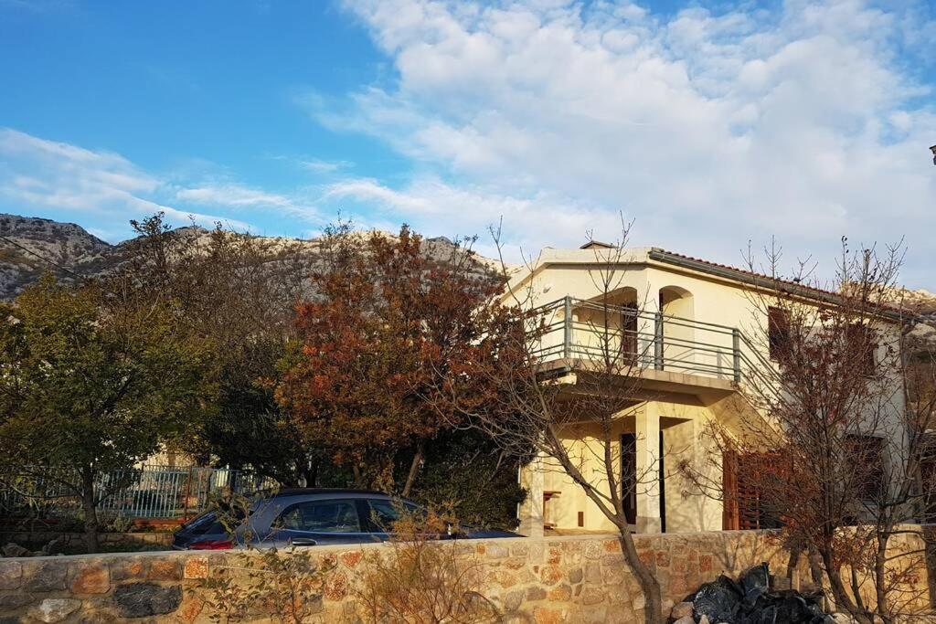 Nespecifikovaný výhled na hory nebo výhled na hory při pohledu z apartmánu