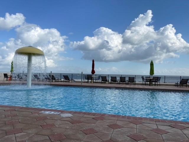 La Quinta by Wyndham Oceanfront Daytona Beach photo