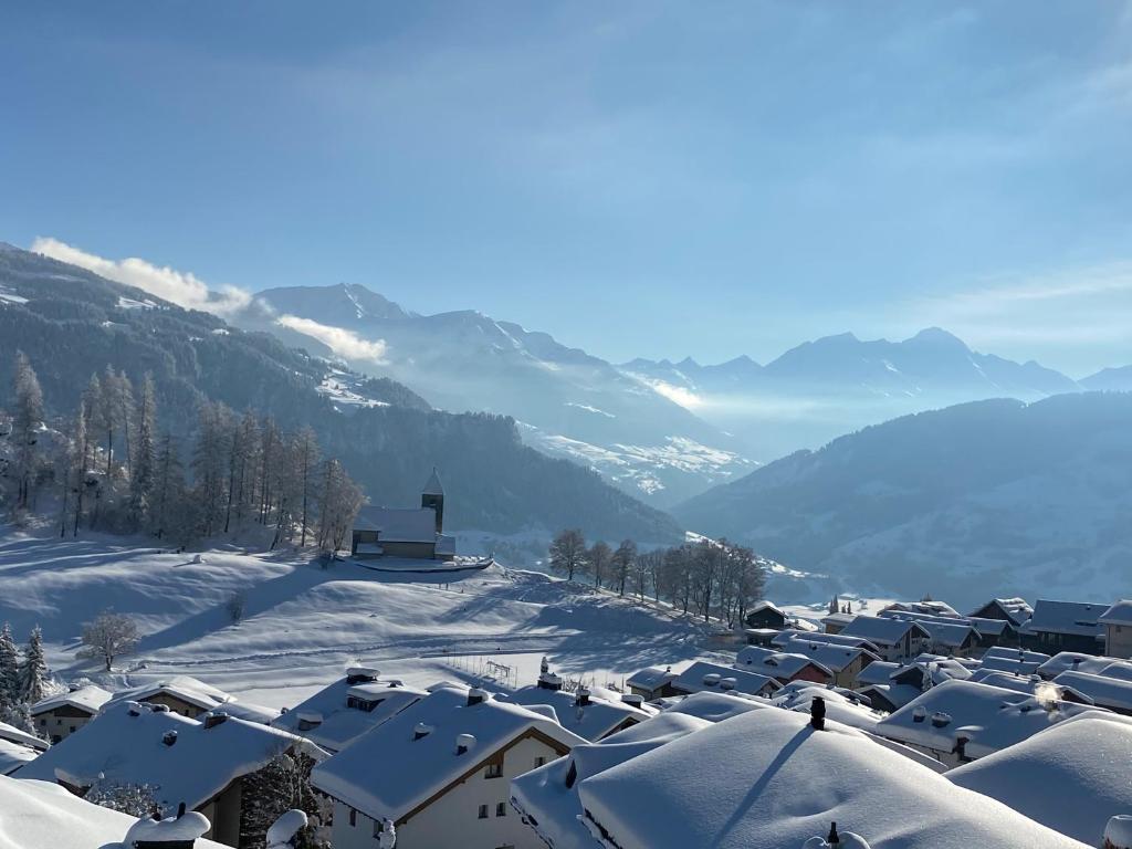 Casa Ansiel - 2.5 Zimmer Ferienwohnung am Sonnenhang von Falera - Appartement Avec Vue Sur La Montagne
