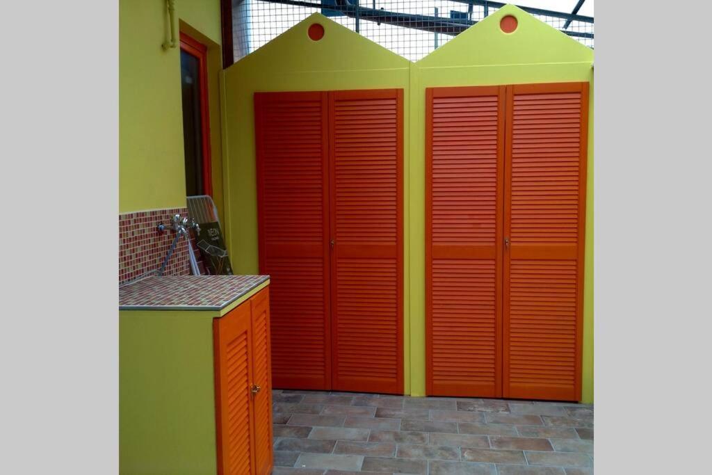 47 X 67 Red Wood Screen 47 X 67 Red Wood Screen