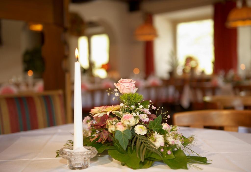 A restaurant or other place to eat at Hotel Stockerwirt