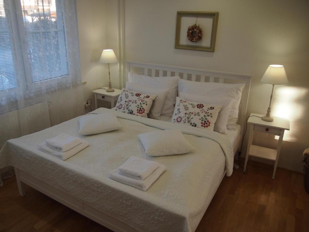 Postel nebo postele na pokoji v ubytování Pálava House Mikulov