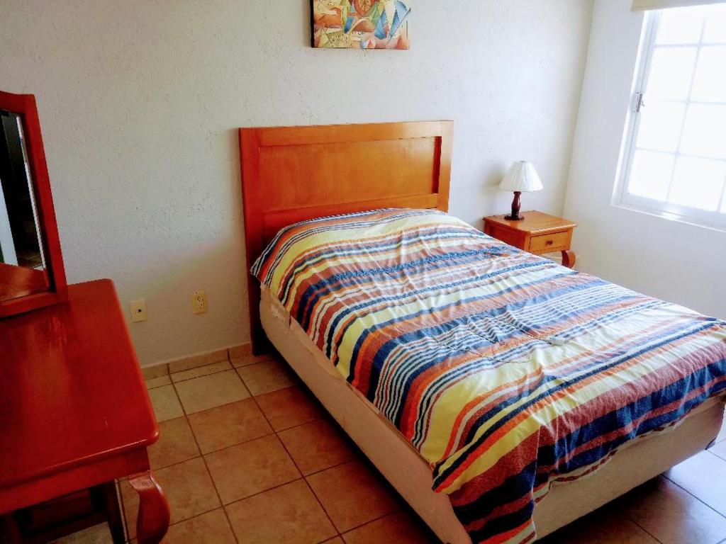 Casa privada completa , para 8 personas para descanso y o trabajo tambien por habitacion con baño privado para 2 o 4 personas compartiendo areas comunes - 