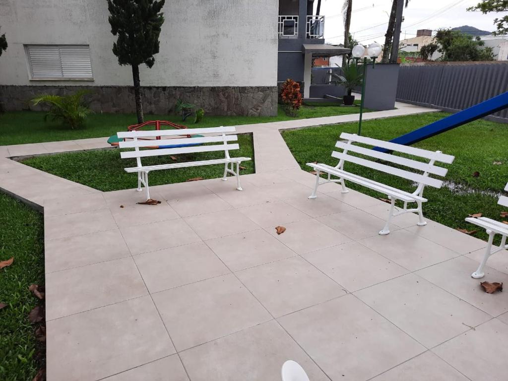  Apartamento Caiobá 200m da praia