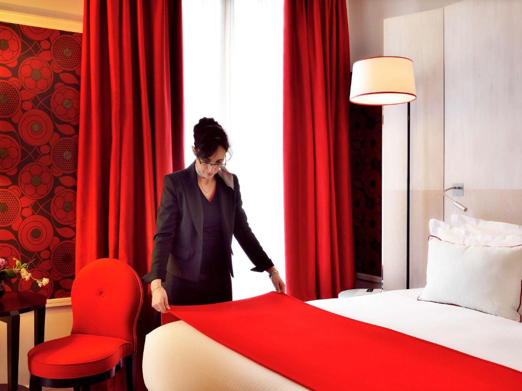 Postel nebo postele na pokoji v ubytování Carlton Hotel Lyon - MGallery Collection