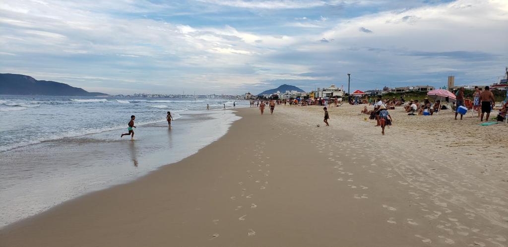 Apartamento novo frente para a piscina região nobre da praia dos Ingleses