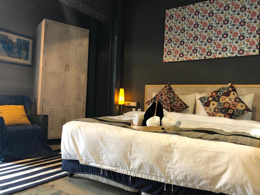 a bedroom with a bed and a chair at Zozola in Hengchun