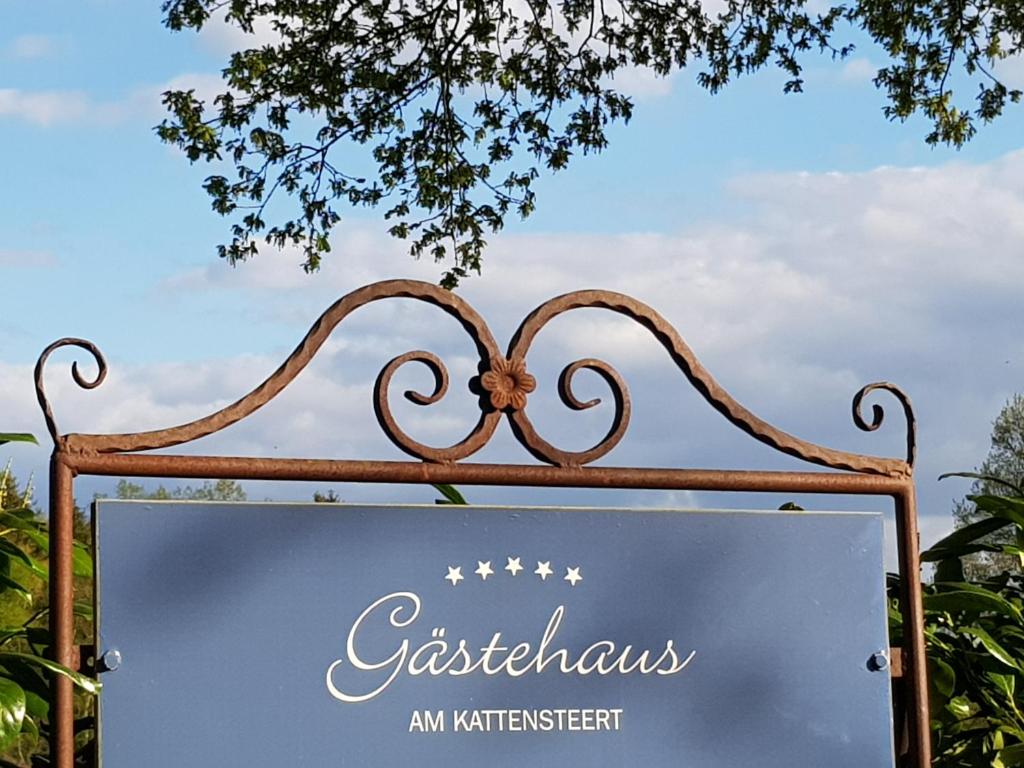 a sign that says christianshaws an kindergarten at Gästehaus am Kattensteert in Borchel