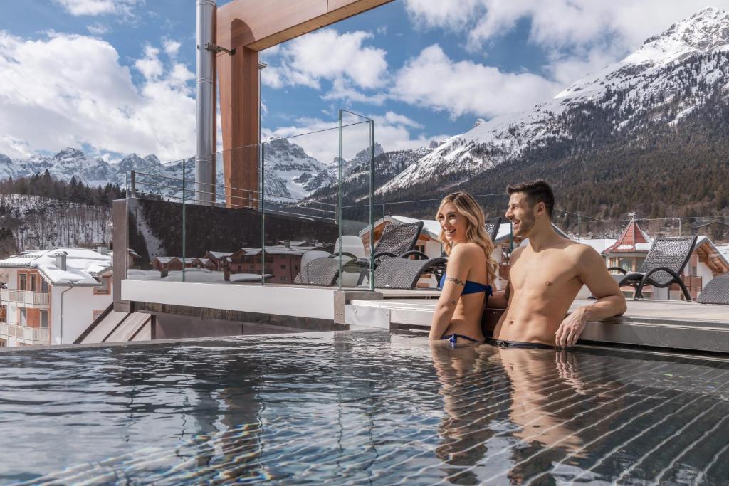 Nespecifikovaný výhled na hory nebo výhled na hory při pohledu z hotelu