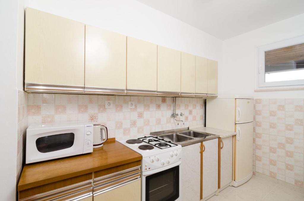 Kuchyň nebo kuchyňský kout v ubytování Apartment Amela
